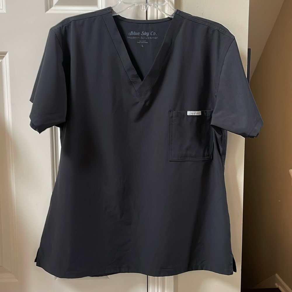 Blue Sky Co. modern Scrubwear Black Scrub Tip, large